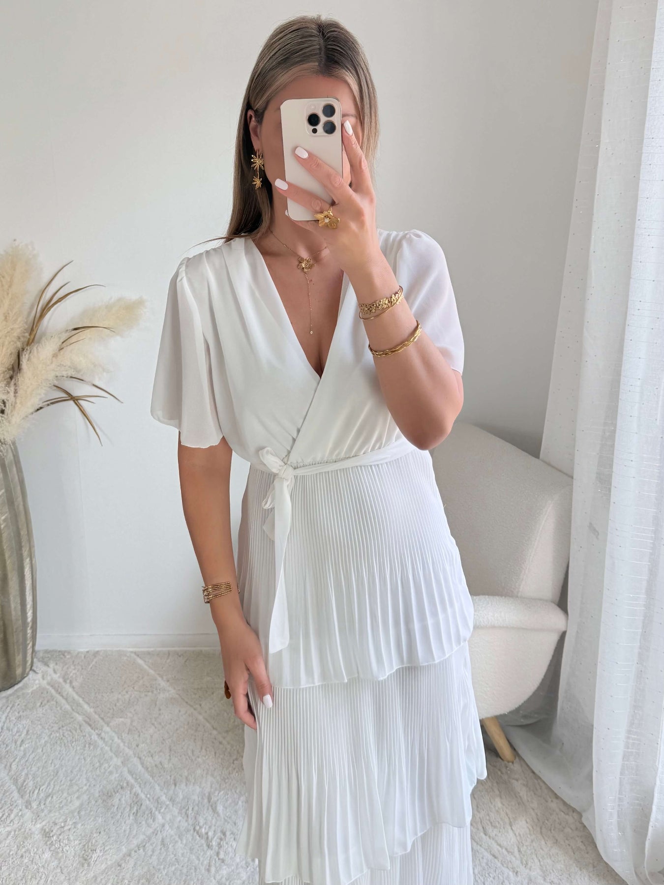 Robe blanche plissée Camélia coupe portefeuille manches courtes élégante fluide Easy Dressing