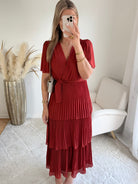 Robe terracotta plissée Camélia coupe portefeuille manches courtes élégante fluide Easy Dressing