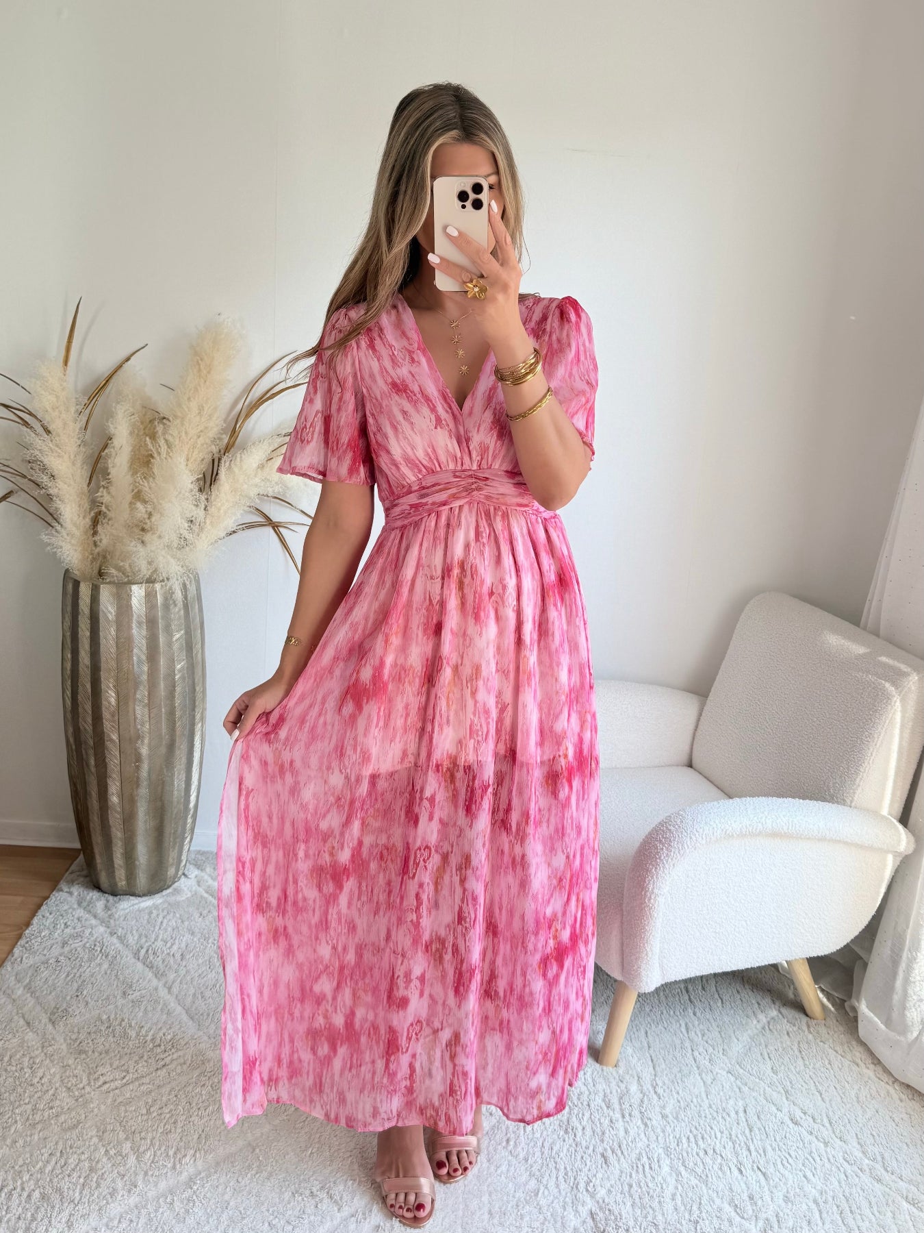 Robe longue Gladys rose imprimée bohème chic avec décolleté croisé et manches courtes fluides