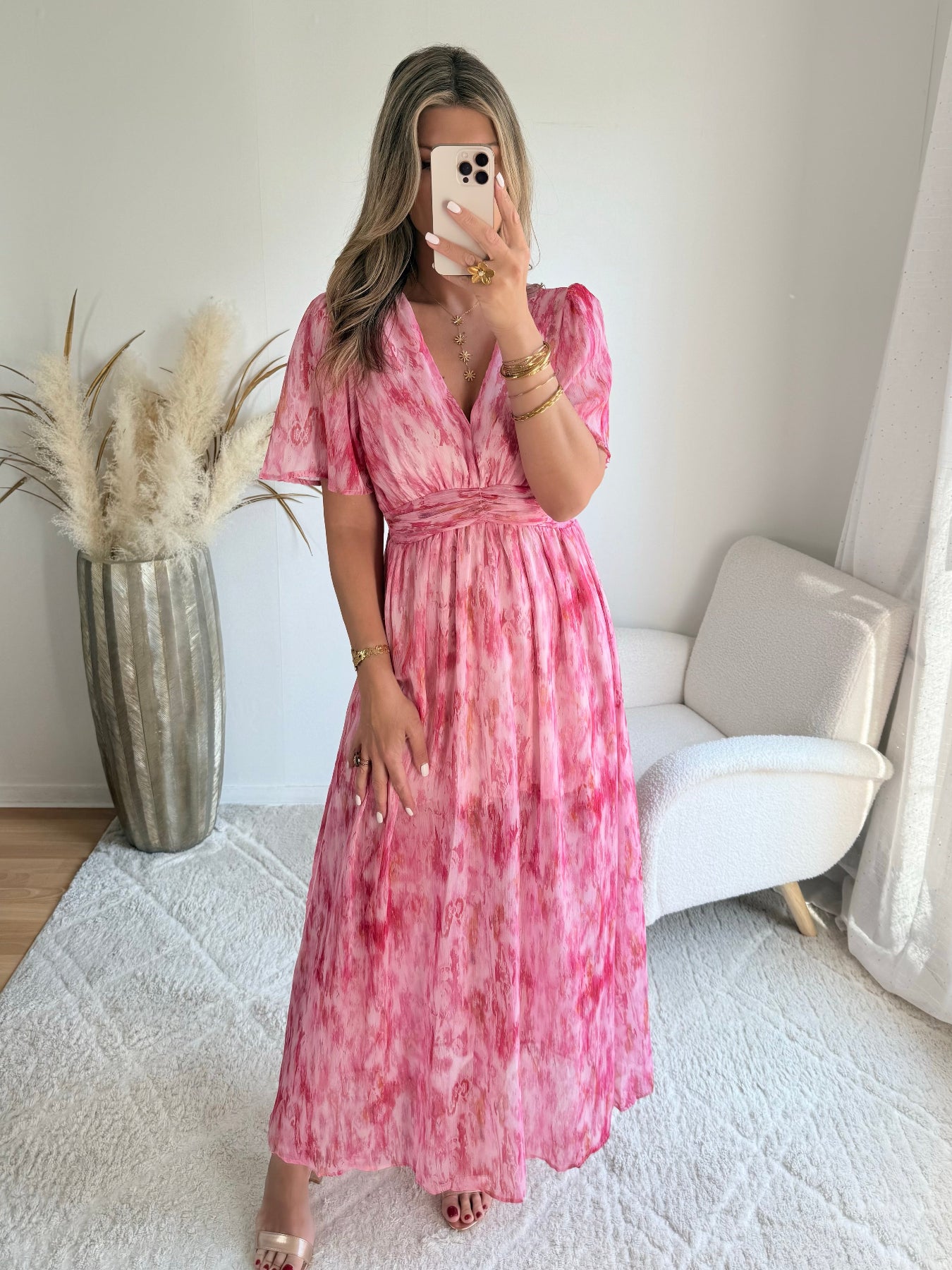 Robe longue Gladys rose imprimée bohème chic avec décolleté croisé et manches courtes fluides