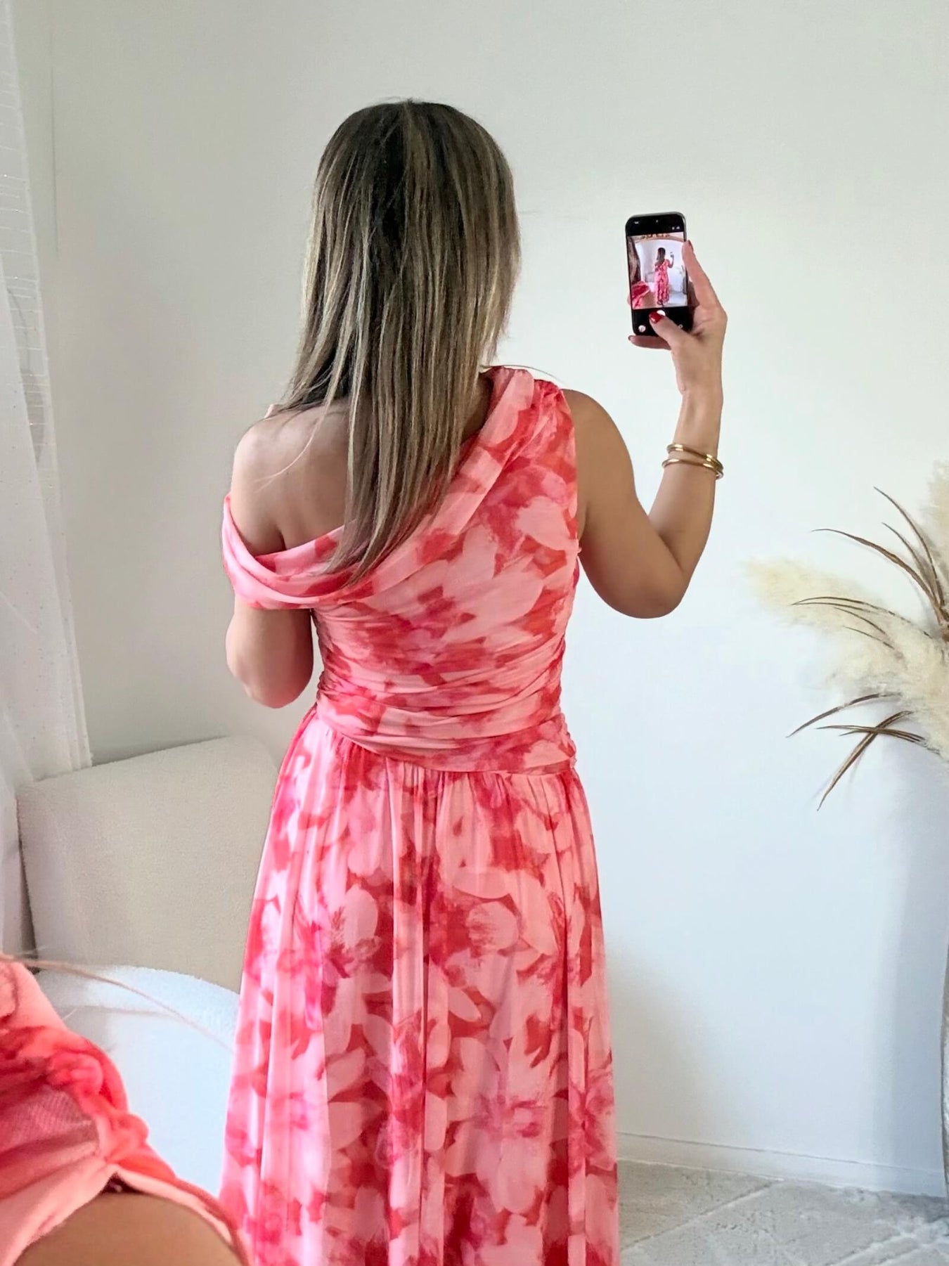 Robe longue rose imprimée asymétrique Valencia avec jupe fluide plissée