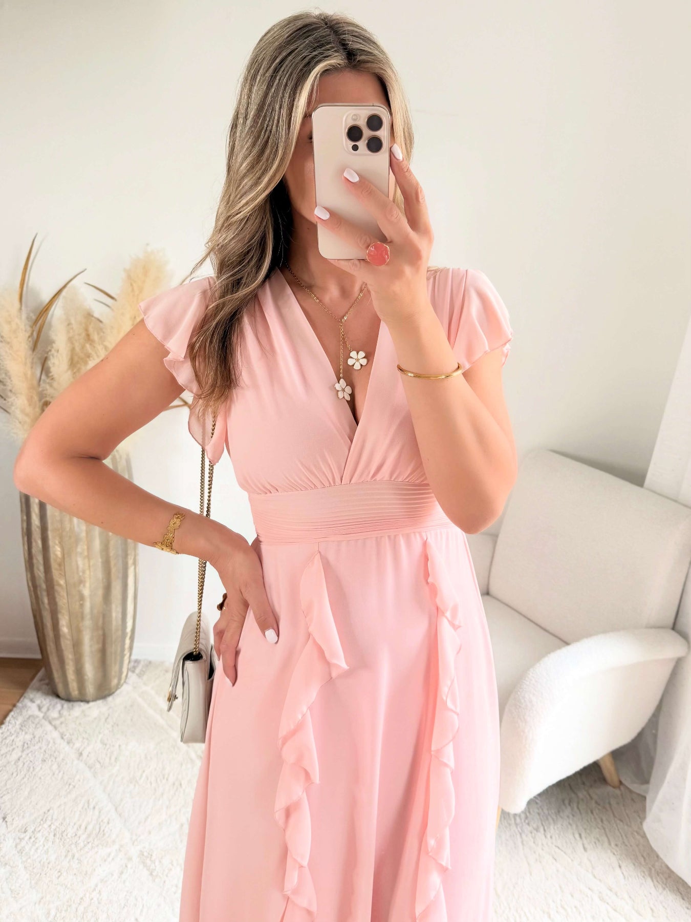 Robe Madison longue fluide à volants avec décolleté cache-cœur et manches volantées, disponible en vert d’eau, rose poudré et fuchsia, taille unique du 36 au 42.
