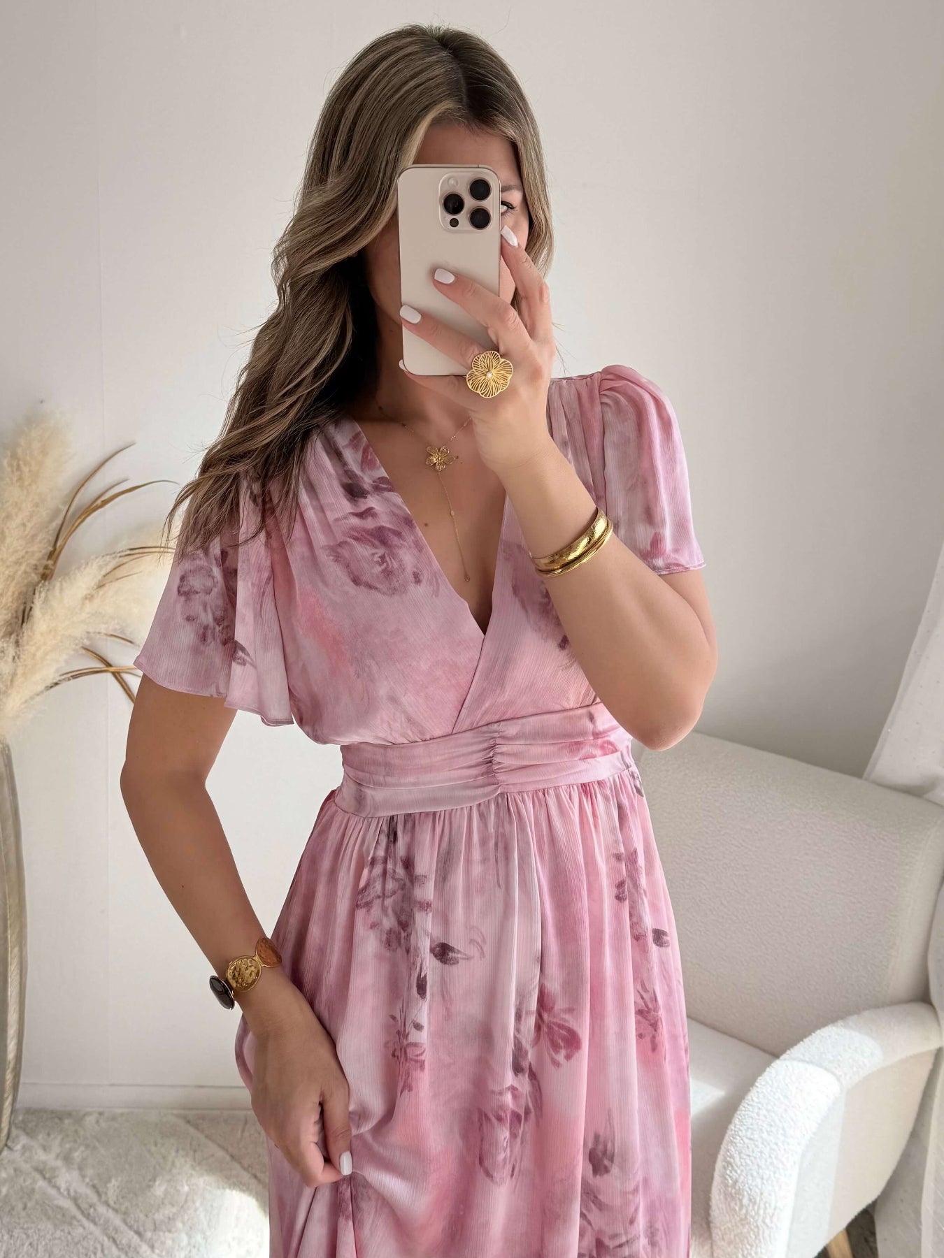 Robe Rachel rose fleurie fluide avec décolleté cache-cœur et dos ouvert – robe longue élégante femme