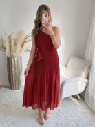 Robe longue plissée terracotta une épaule robe fluide élégante femme cérémonie soirée chic