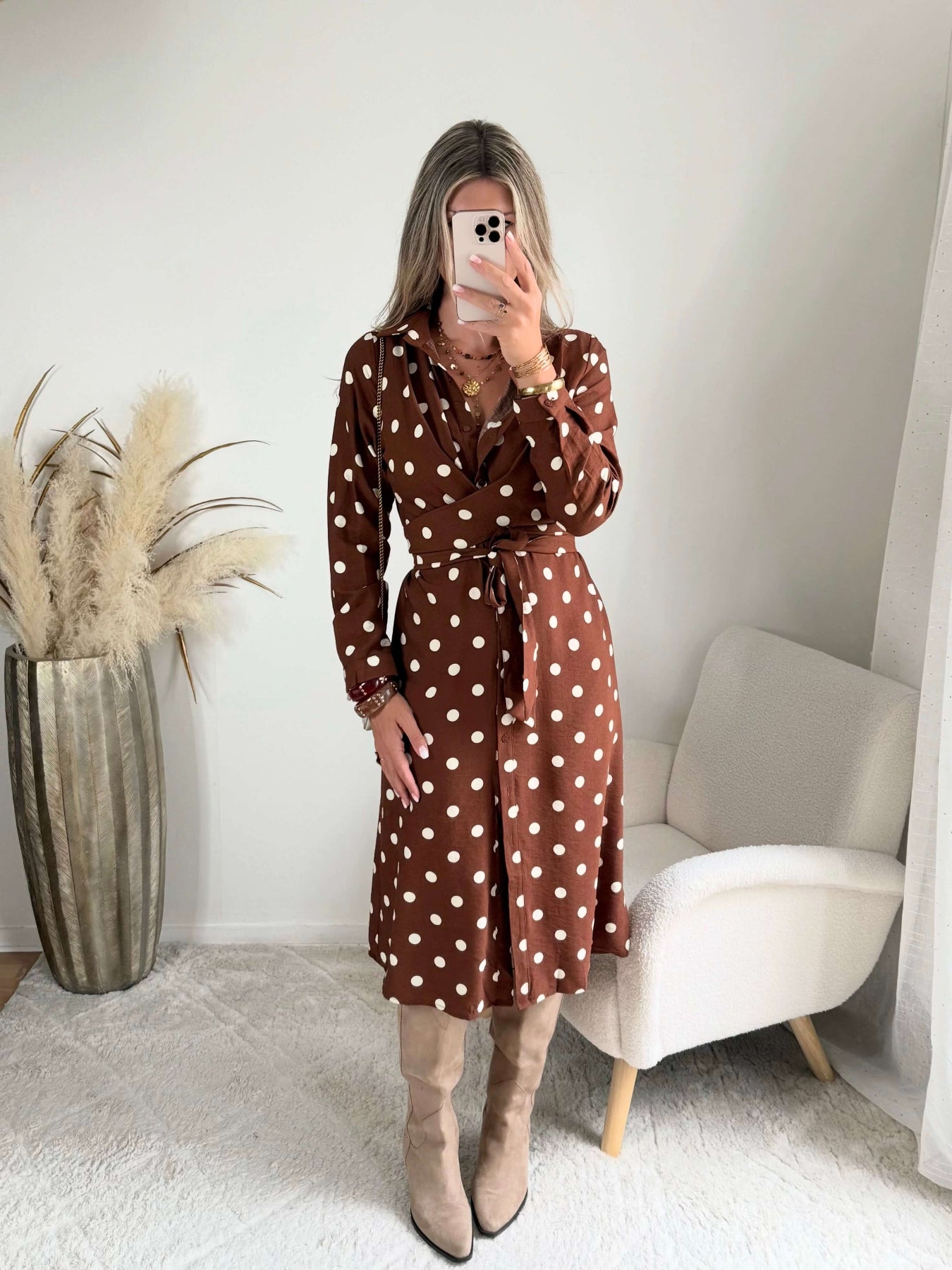 Robe midi marron à pois blancs Aria avec décolleté croisé, du S au 4XL