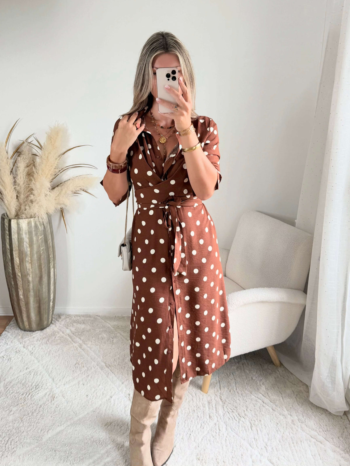 Robe midi marron à pois blancs Aria avec décolleté croisé, du S au 4XL