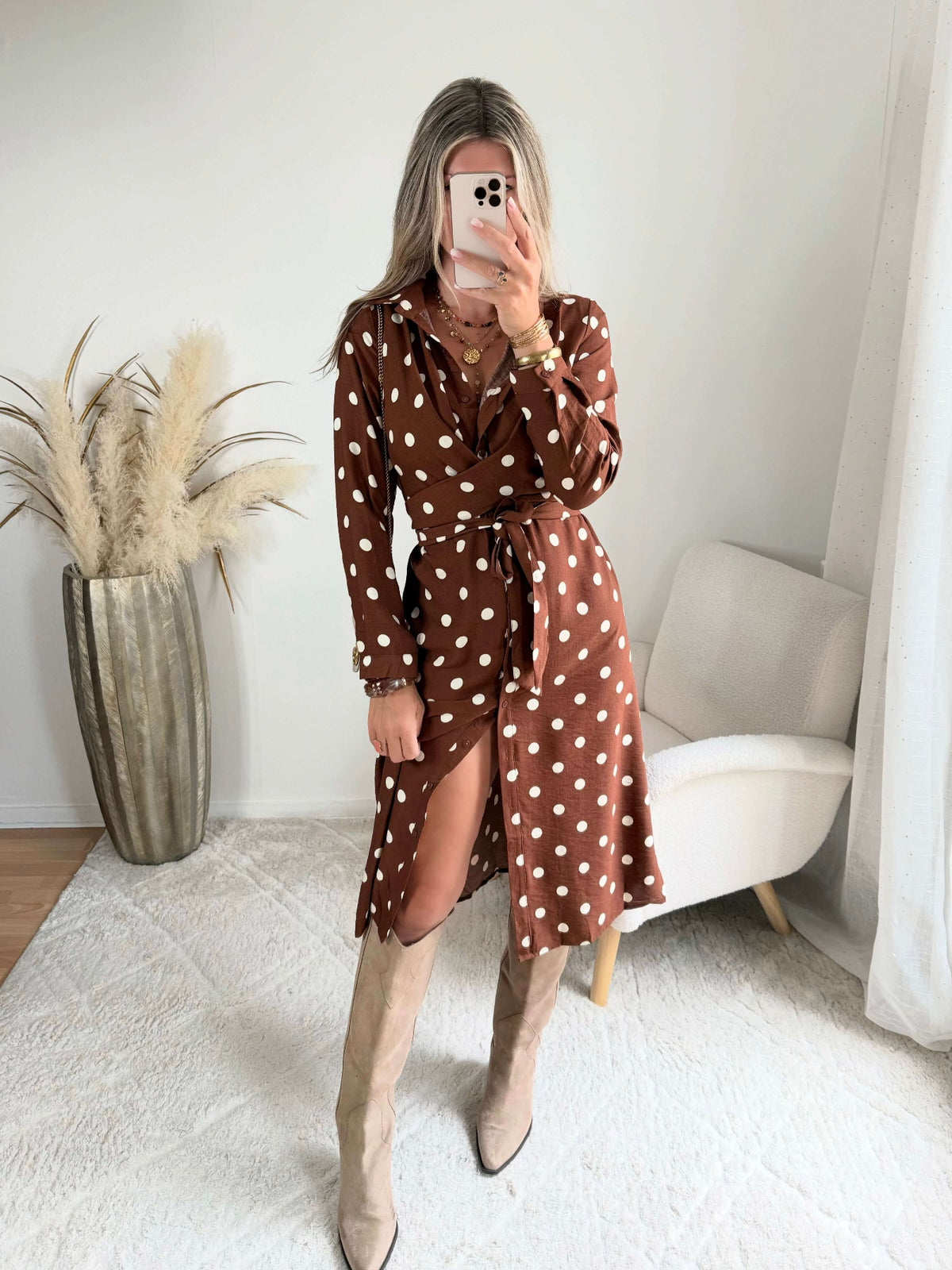Robe midi marron à pois blancs Aria avec décolleté croisé, du S au 4XL