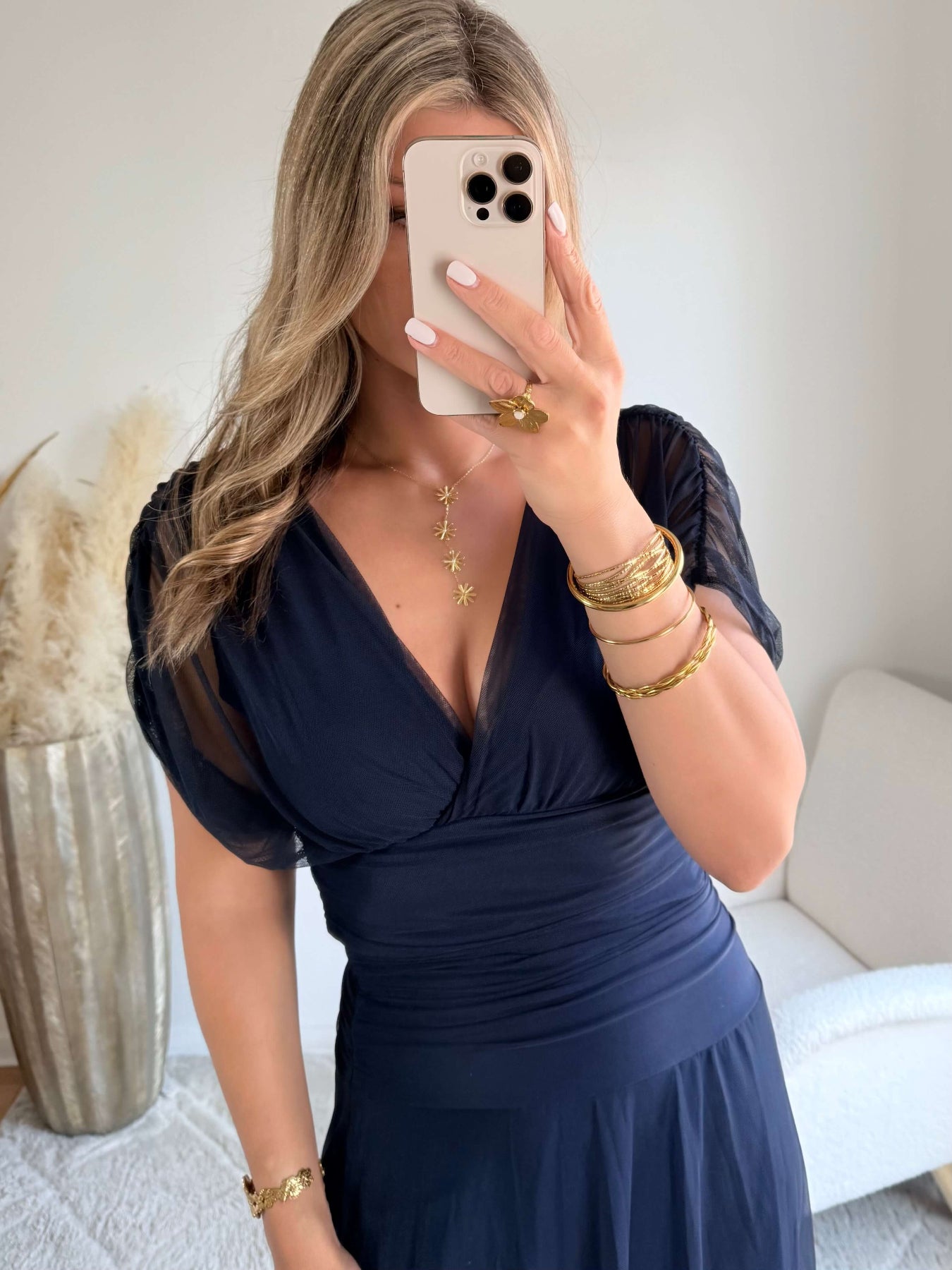 Robe femme bleu marine en tulle longueur midi décolleté croisé taille cintrée élégante cérémonie mariage 