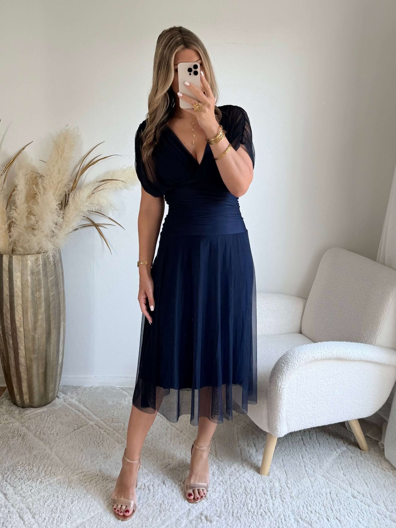 Robe femme bleu marine en tulle longueur midi décolleté croisé taille cintrée élégante cérémonie mariage 