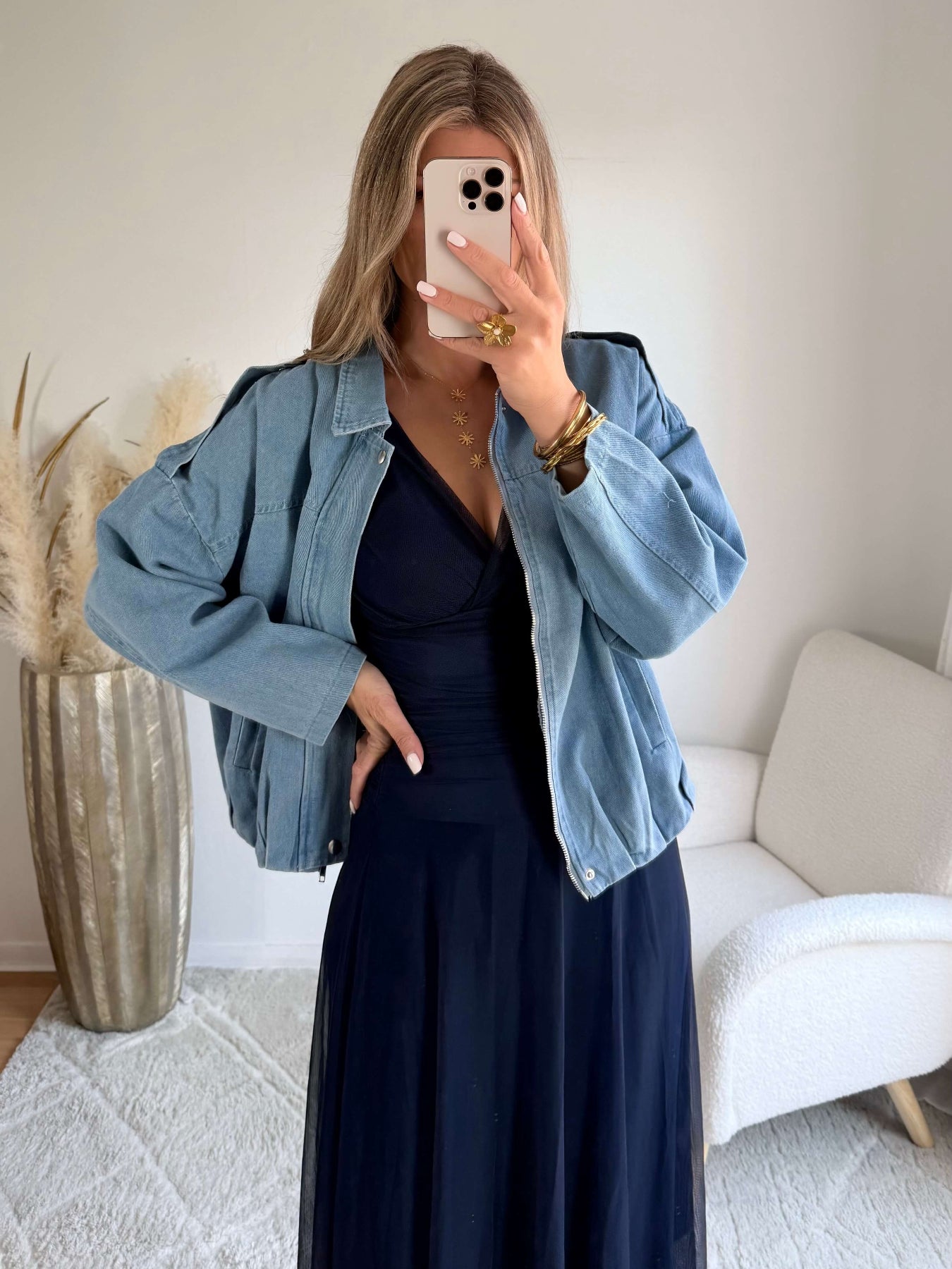 Robe femme bleu marine en tulle longueur midi décolleté croisé taille cintrée élégante cérémonie mariage 