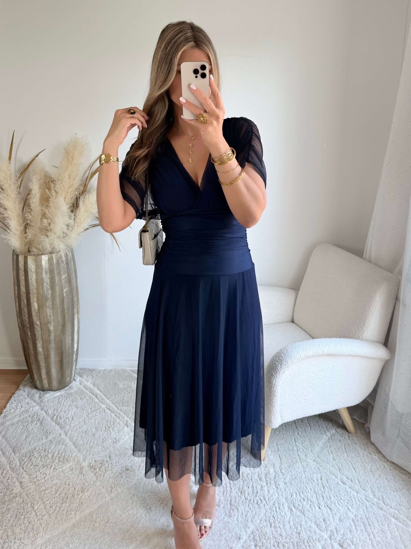 Robe femme bleu marine en tulle longueur midi décolleté croisé taille cintrée élégante cérémonie mariage 