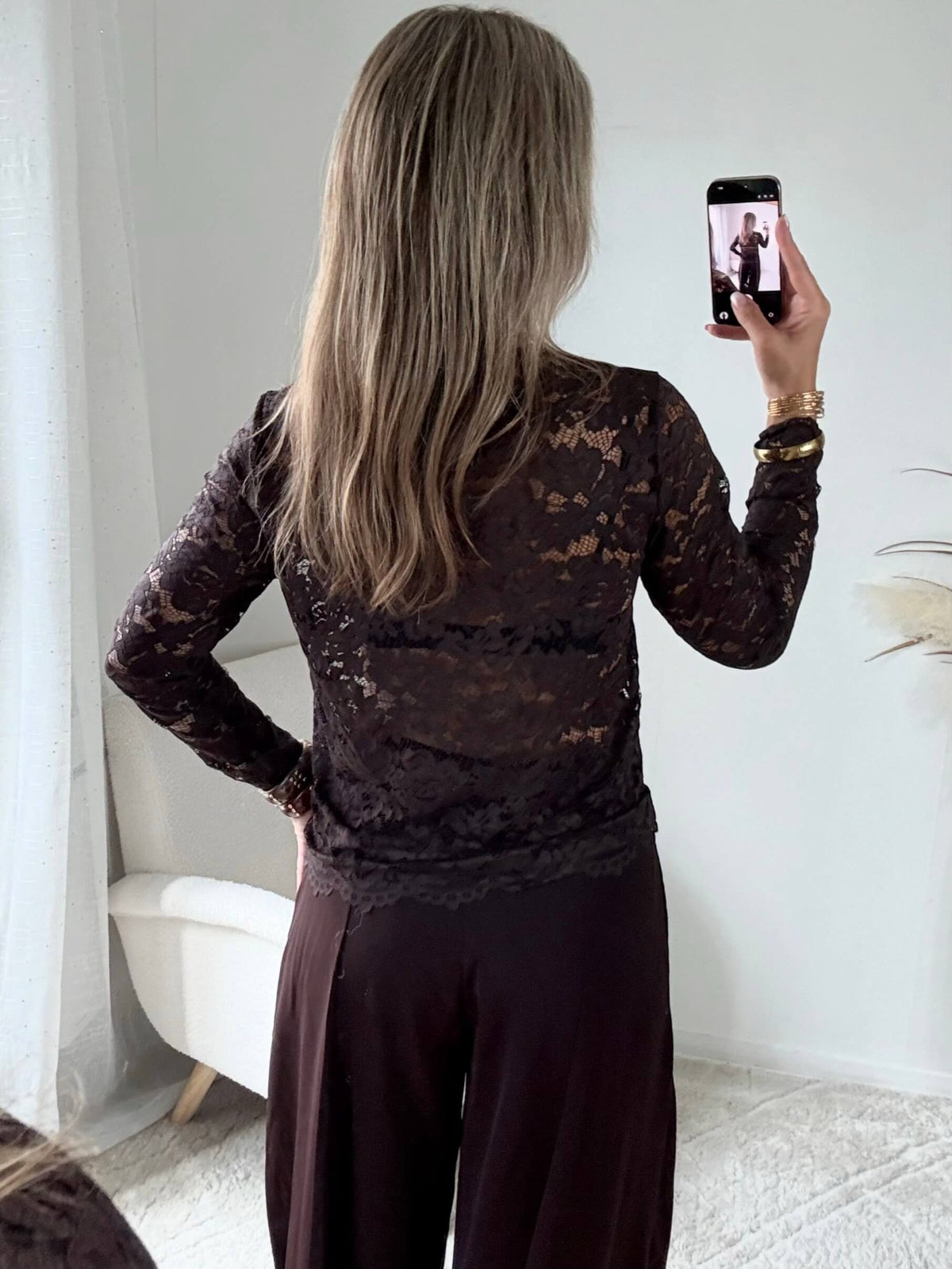 Top marron en dentelle florale à manches longues Alba, disponible du S au 4XL
