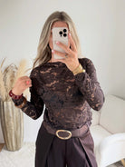 Top marron en dentelle florale à manches longues Alba, disponible du S au 4XL