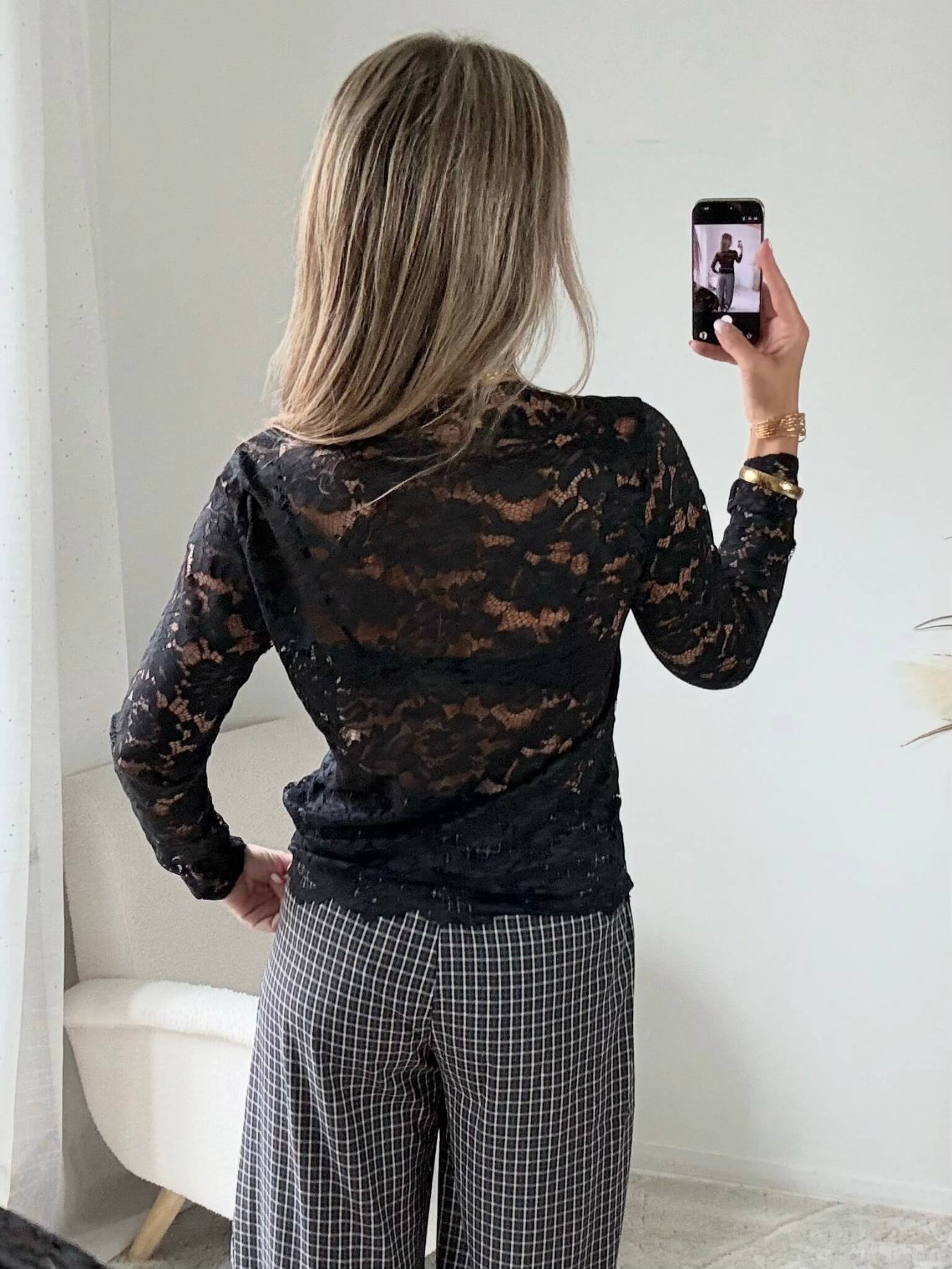 Le top en dentelle noir Alba disponible en grande taille.