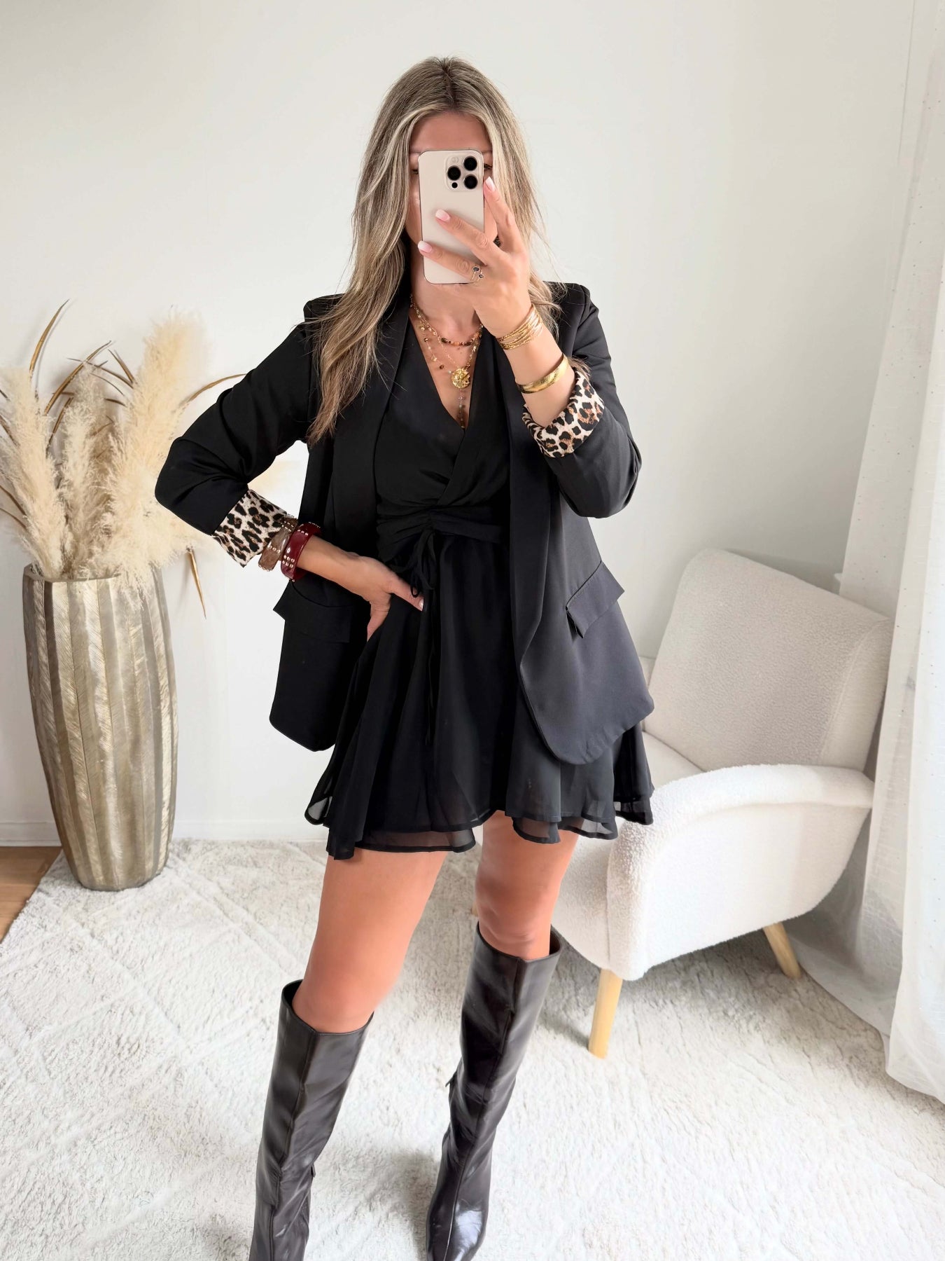 veste Léo noire : une veste fluide et doublée, manches longues, idéale pour la mi-saison