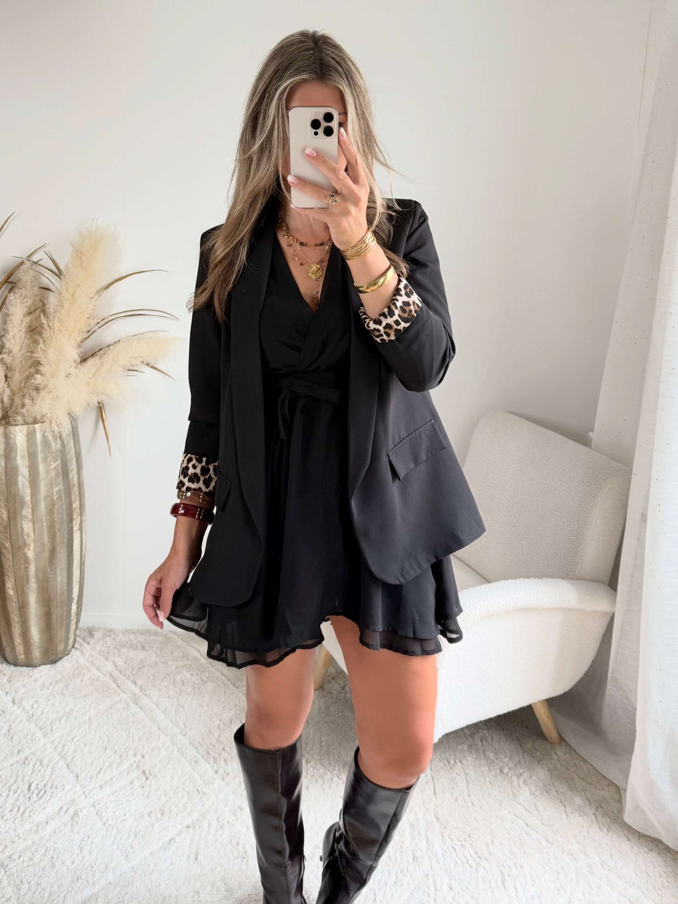 veste Léo noire : une veste fluide et doublée, manches longues, idéale pour la mi-saison