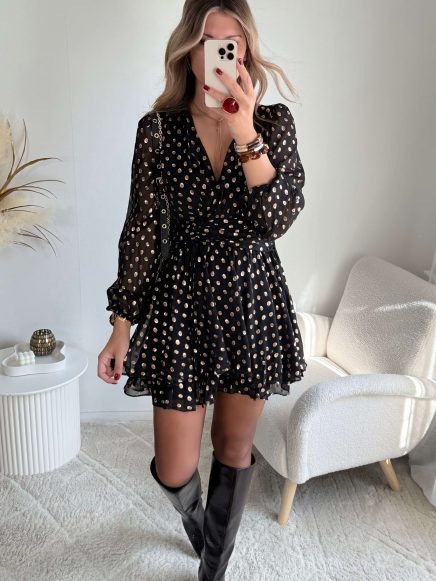 Robe noire à pois dorés – Tara